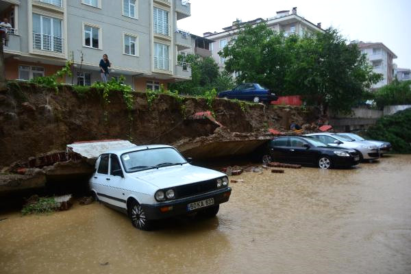 Erbaa’da Sağanak, Hayatı Felç Etti