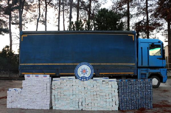 Tokat’ta 13 Bin 750 Paket Kaçak Sigara Ele Geçirildi