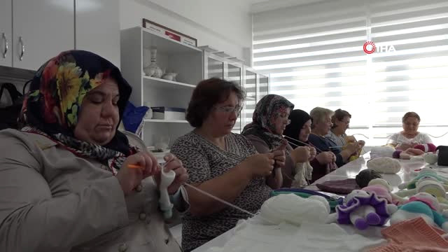 Tokat’ta 63 Yaşındaki Kadın Geçimini Örgü Bebek Yaparak Sağlıyor