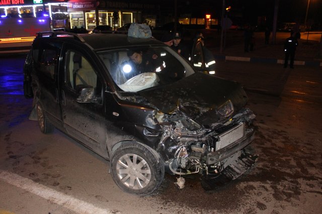 Tokat’ta İki Ticari Araç Çarpıştı: 7 Yaralı