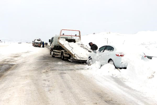 Tokat’ta Karda Kalan Araçlar Kurtarıldı