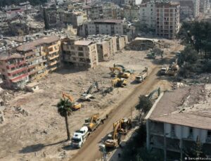Sarsıntılardaki can kaybı 50 bin 783’e yükseldi