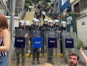 Trans Onur Yürüyüşü’ne polis müdahalesi