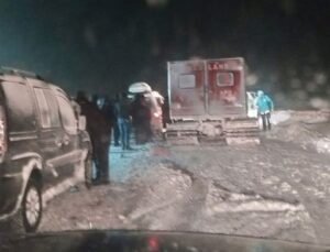 Ağrı’da yol açmaya giden iş makinesi uçuruma yuvarlandı: 2 kişi öldü, 2 kişi kayıp