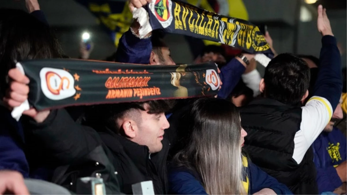 Ezeli rekabet ebedi dostluk! Fenerbahçe ve Galatasaray taraftarından tarihi anlar