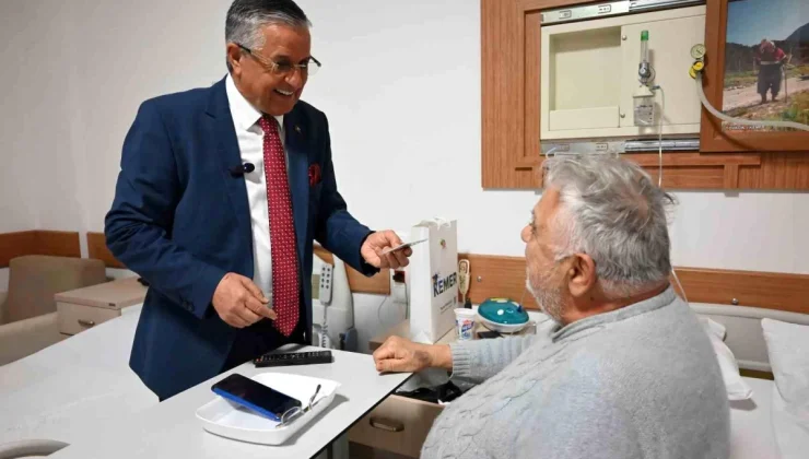 Kemer Belediye Başkanı Sağlıkçıları ve Hastaları Ziyaret Etti