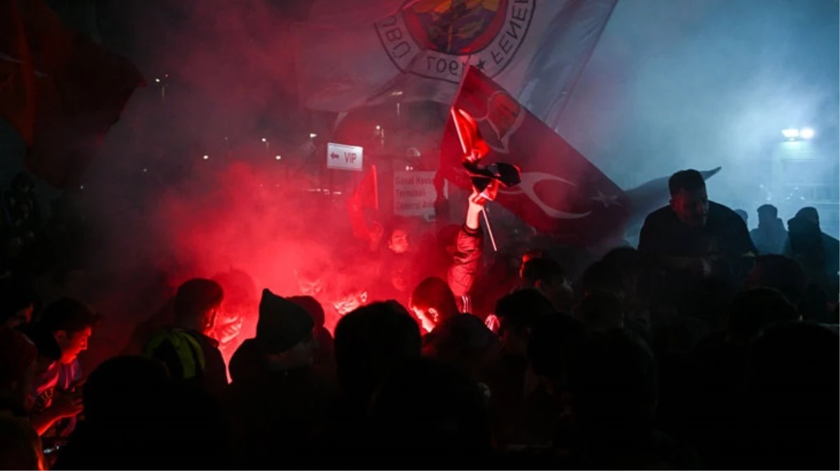 Suudi Arabistan’daki Süper Kupa finalinin iptal olmasının ardından yola çıkan Galatasaray ve Fenerbahçe yurda döndü