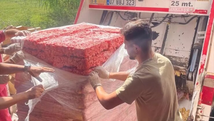 Antalya’da Bozuk Tavuk Ürünlerine Baskın: 17 Ton İmha Edildi