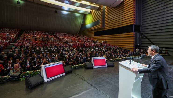 CHP lideri Özel’den delegelere “tüzük” teşekkürü