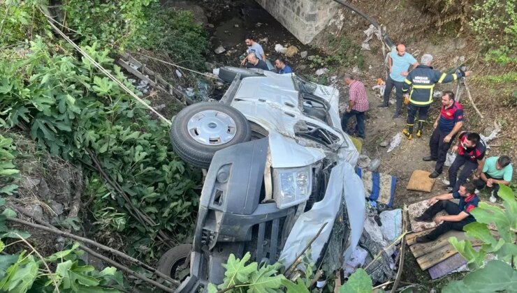 Tokat’ın Niksar ilçesinde minibüs devrildi: 20 kişi yaralandı
