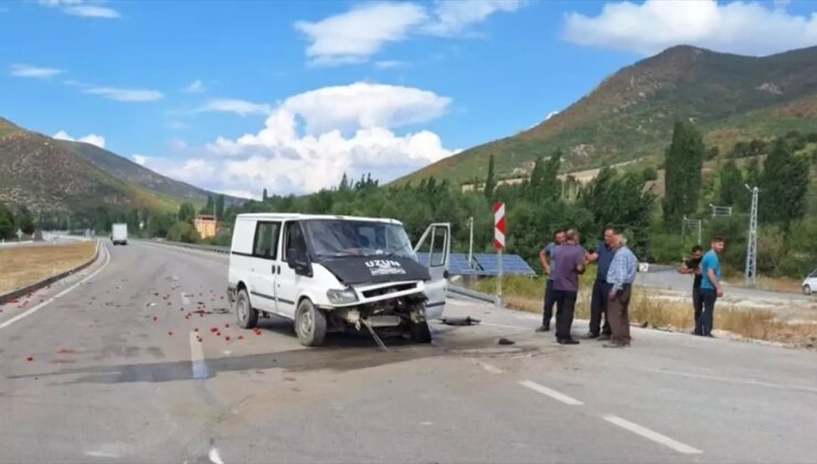 Tokat’ta iki kamyonetin çarpışması sonucu 4 kişi yaralandı