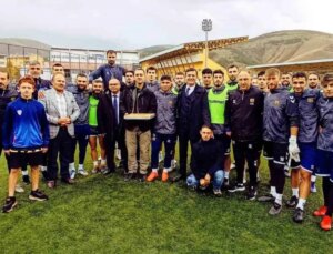 Bayburt Özel İdarespor’a Emniyet Müdürü’nden Sürpriz Ziyaret