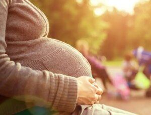 İtalya’da taşıyıcı annelik resmen evrensel suç