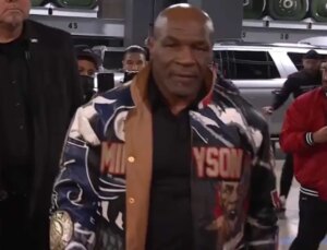Herkes Mike Tyson’ın ceketindeki detayı konuşuyor