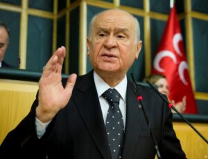 MHP’de üç milletvekili istifa ettirildi
