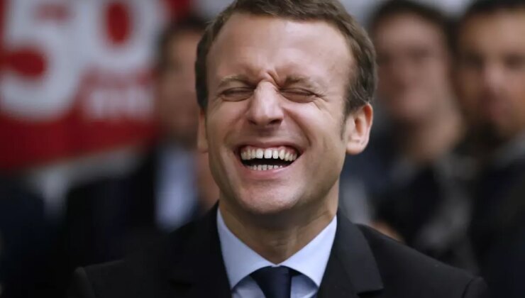 Muhabirle kafa bulmuştu! Bu fotoğraf Macron’u epey zora sokacak