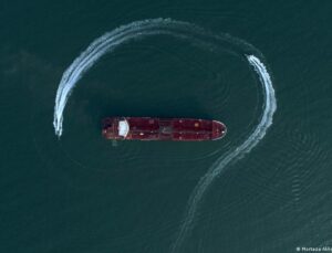 Hürmüz krizi sürüyor: İran geçişleri kapadı, 800 gemi mahsur