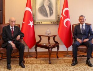Bahçeli’den “tarihî” davet öncesi Özel’e tebrik telefonu