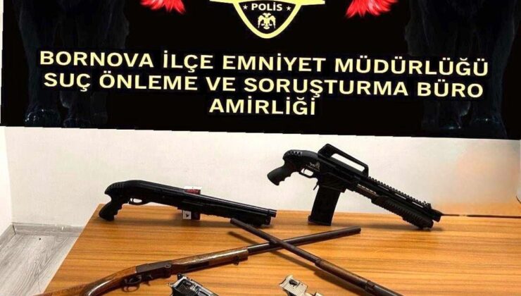 İzmir’de 2 evde yapılan aramada 7 ruhsatsız tabanca ve 4 pompalı tüfek ele geçirildi; 3 gözaltı