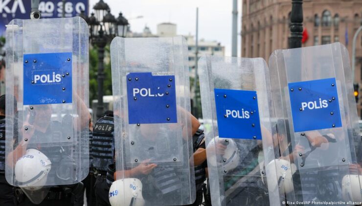 Ankara’da NATO protestosuna sert polis müdahalesi