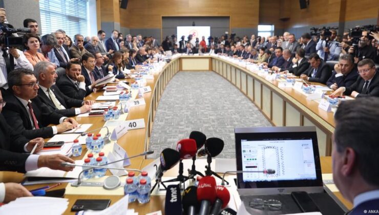 Çerçeve yasa komitede tartışmalarla kabul edildi